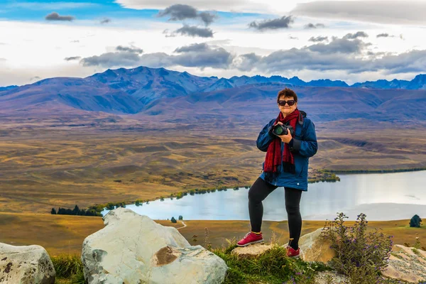 Kadın Fotoğrafçı Dağ South Island Yeni Zelanda Için Egzotik Yolculuk — Stok fotoğraf