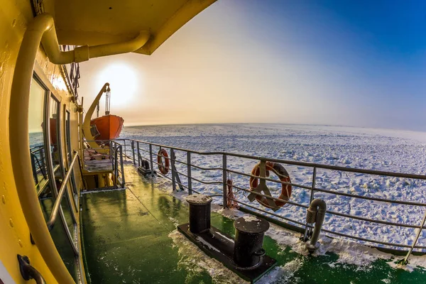 Арктика Зимой Экскурсия Ледоколу Арктического Моря Ледокол Движется Вперед Оставляя — стоковое фото
