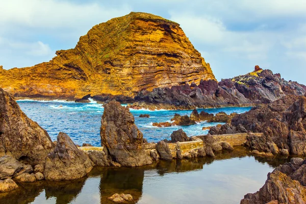 Fantastik Güzel Sahil Kayalar Atlantik Kıyısı Grottolarıdır Madeira Volkanik Ada — Stok fotoğraf