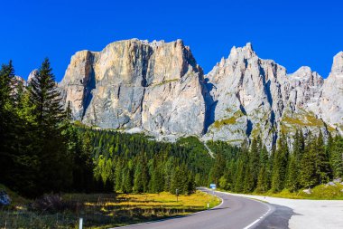 Yolun Dolomit Alpler'de geçer