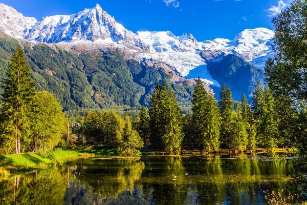 Заснеженные Альпы — стоковое фото