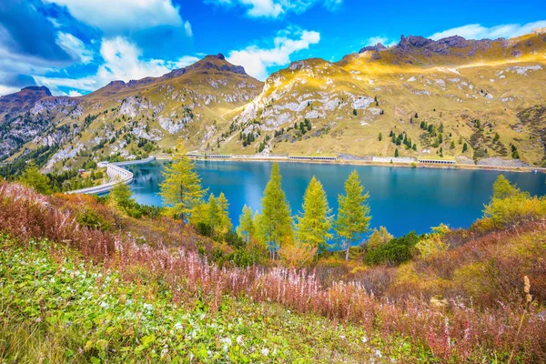 Jezero Lago di Fedaia, Dolomity — Stock fotografie