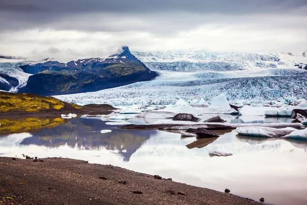 Glaciar Vatnajokull no pôr-do-sol de verão — Fotografia de Stock