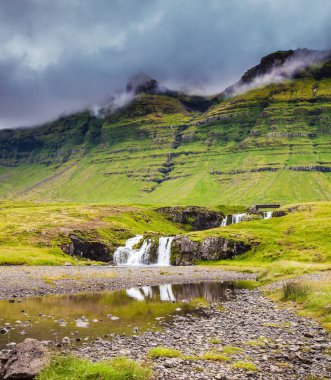 İzlanda'da bulutlu yaz günü