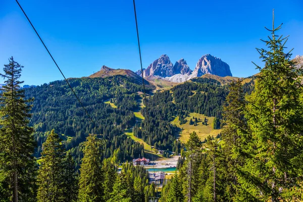 意大利多洛米蒂的风景如画的山谷 — 图库照片
