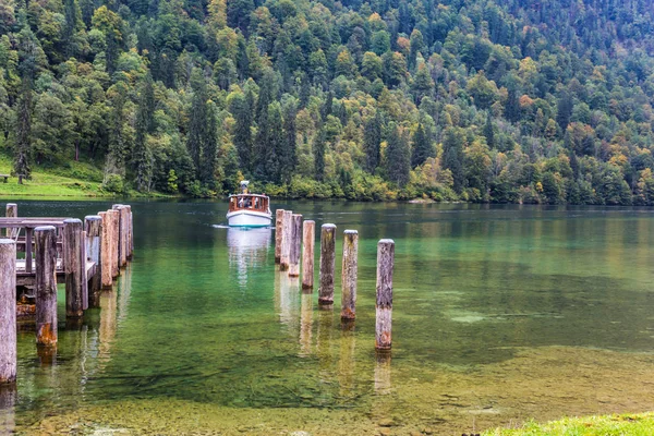 Montones de amarre para barcos — Foto de Stock