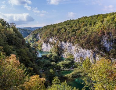 Zümrüt su ile Çağlayan göller
