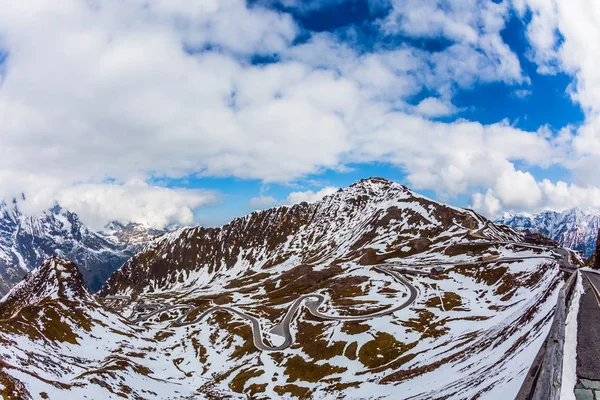 La nieve se derrite —  Fotos de Stock