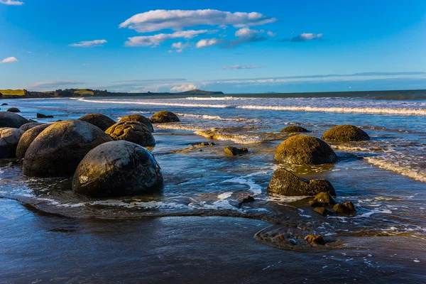 Moeraki - büyük küresel kayalar — Stok fotoğraf