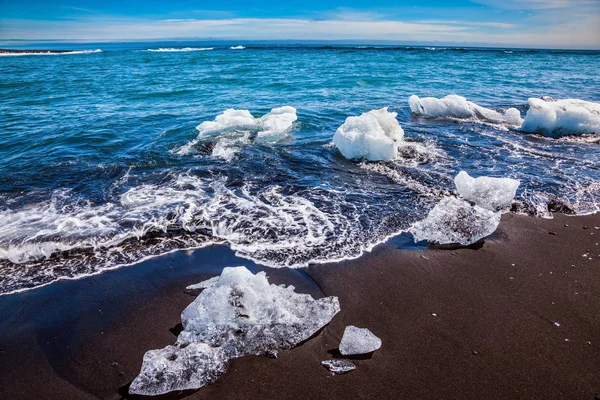 Strand met ijsscherven — Stockfoto