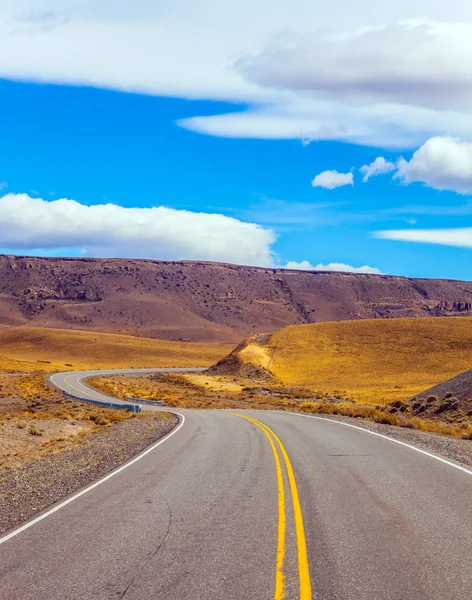 Sharp turn of the road in Patagonia — Stock Photo, Image