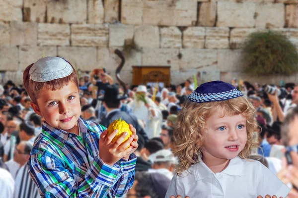 Jewish boys in skull-caps with etrog — Stock Photo, Image