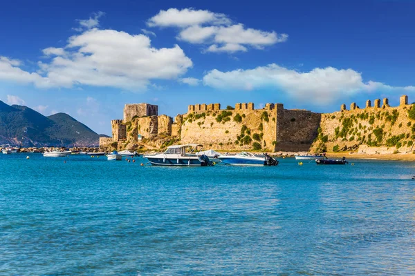 Güçlü duvarlar ve kuleler 