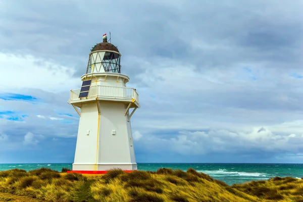 El faro blanco como la nieve — Foto de Stock