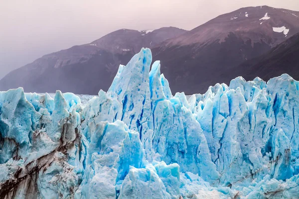 Auf dem Gletscher gebildeten Calgasporen - "Büßer Firn" — Stockfoto