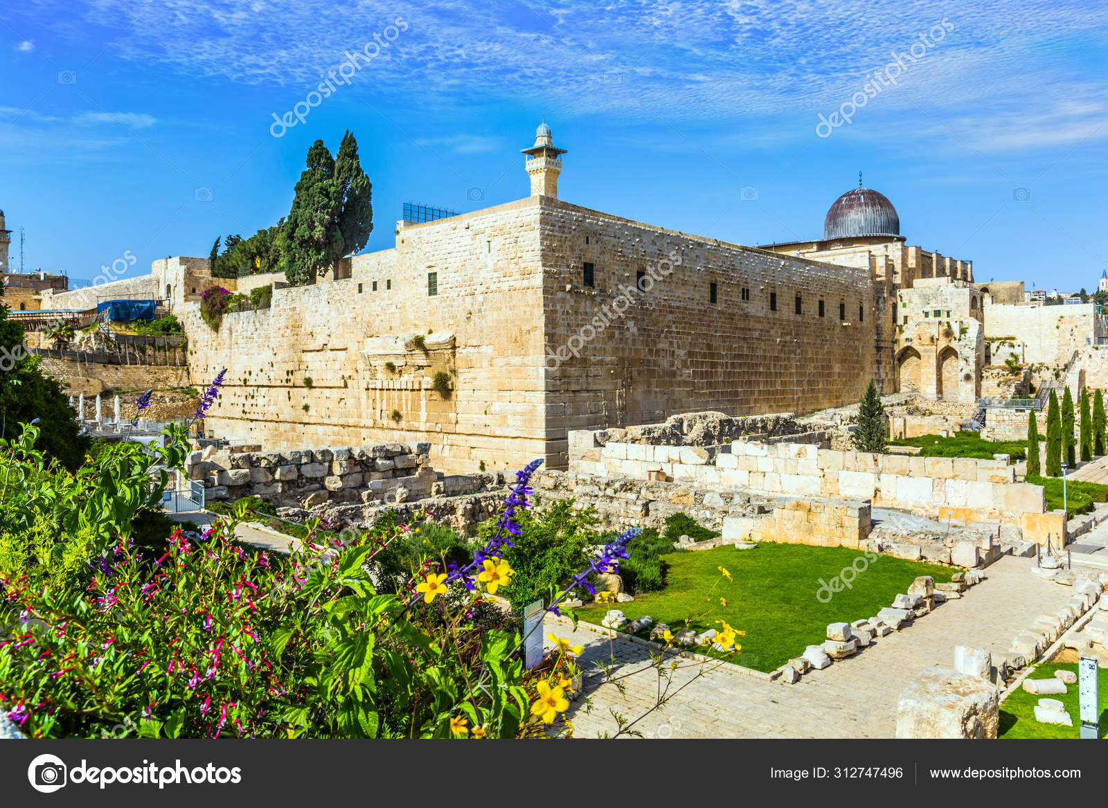 Прекрасный Цветочный Сад Стоковое Фото ©kavramm 312747496