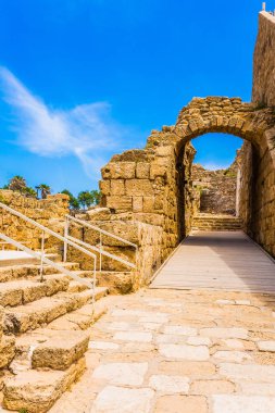 Koruyucu duvarların parçası.