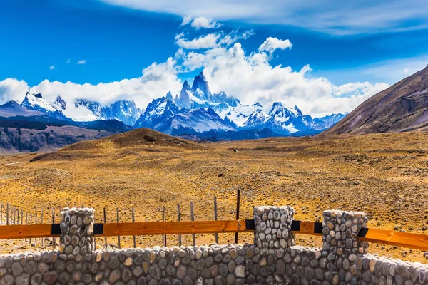 Der Berg fitz roy und die patagonische Pampa — Stockfoto