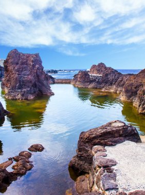  Volkanik Madeira adası ve kayalar 