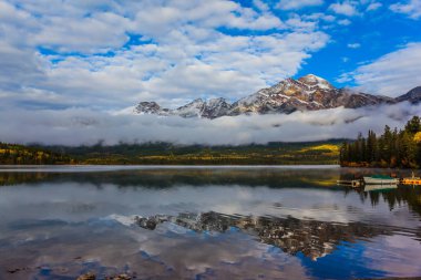 Güzel Piramit Gölü