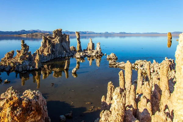 Atardecer por la noche. Lago Mono —  Fotos de Stock