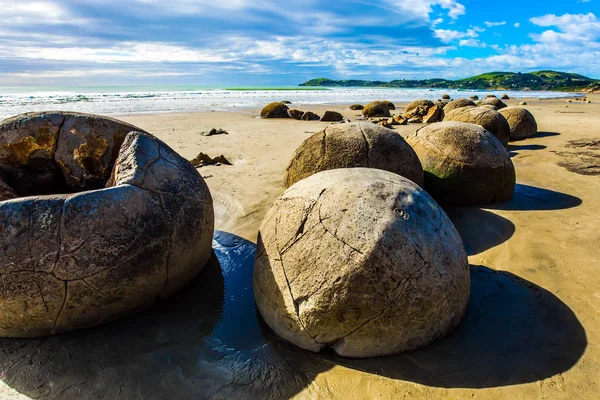 Die geheimnisvollen riesigen runden Felsbrocken — Stockfoto