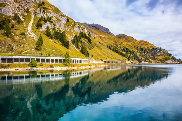 Bergsee Lago di Fedaia — Stockfoto