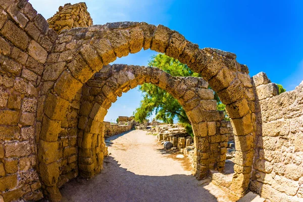 El Parque Arqueológico en la antigua Cesarea — Foto de Stock