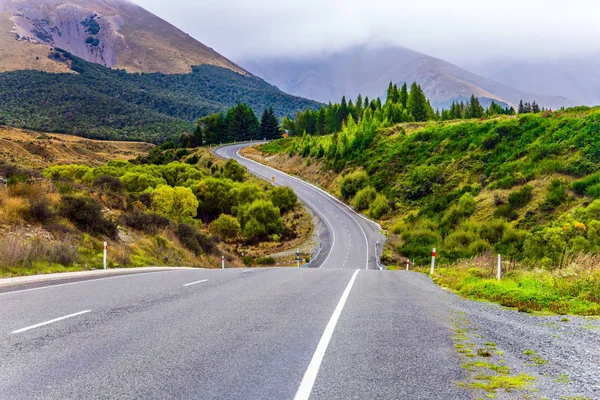 Pintoresco camino a lo largo de la costa del Pacífico —  Fotos de Stock