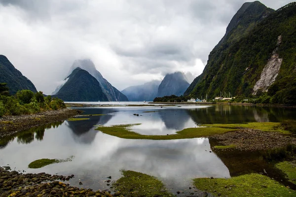 Água do fiorde de Milford Sound — Fotografia de Stock