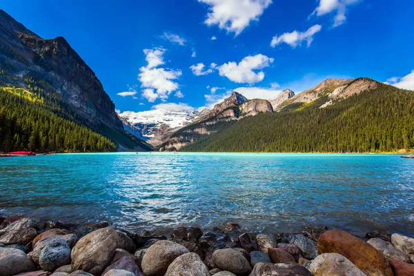 Glacial lake with azure water — ストック写真