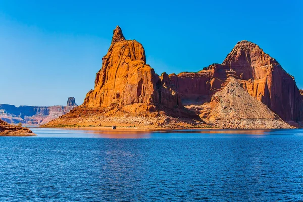 Água Azul Lago Powell Entre Rochas Vale Monumento Falésias Grandiosas — Fotografia de Stock