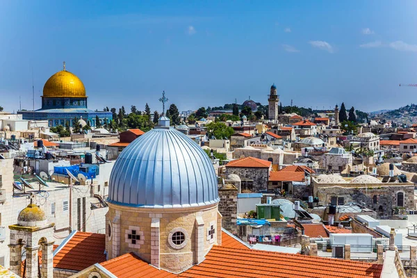 Los Tejados Jerusalén Hermoso Día Otoño Cúpula Azul Templo Cristiano —  Fotos de Stock