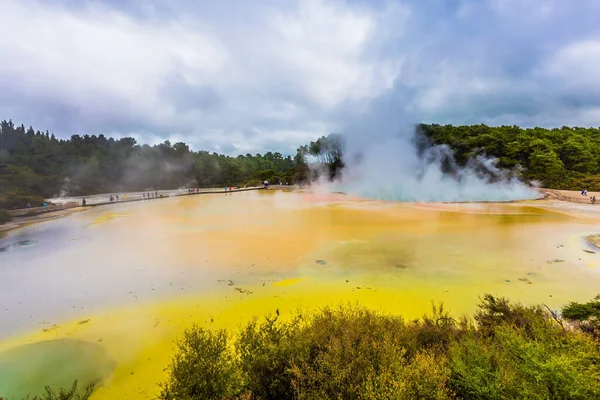 Kouzelnou Zemí Horkých Vod Wai Tapu Malebné Jezero Pestrobarevných Termálních — Stock fotografie