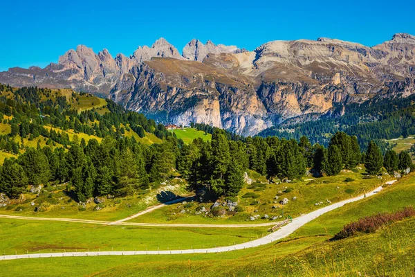 Dia Ensolarado Outono Ventoso Viaje Para Tirol Sul Dolomitas Conceito — Fotografia de Stock