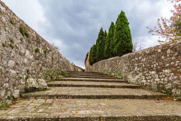 Bela Descida Suave Dia Outono Nublado Toscana Pequena Cidade Montalcino — Fotografia de Stock