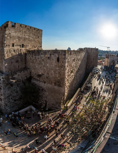 Napnyugta Jaffa Kapu Óváros Szent Jeruzsálemben Turisták Zarándokok Ellátogatnak Ősi — Stock Fotó