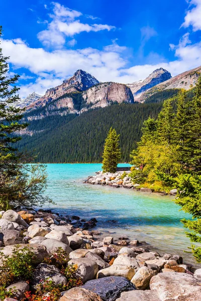 Kieselsee Böschung Sonniger Tag Glacial Lake Louise Banff Park Kanada — Stockfoto