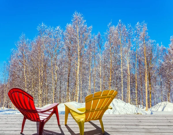 Lumineuse Journée Hivernale Glacée Dans Arctique Confortables Chaises Longues Plastique — Photo