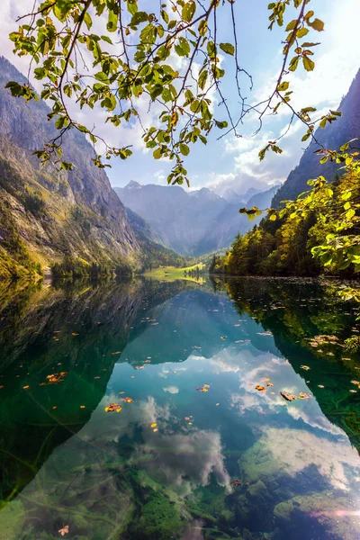 科尼格斯山湖在巴伐利亚看到了绝妙的美景 高云和蓝天在冷水中反射出来 生态和光旅游的概念 — 图库照片