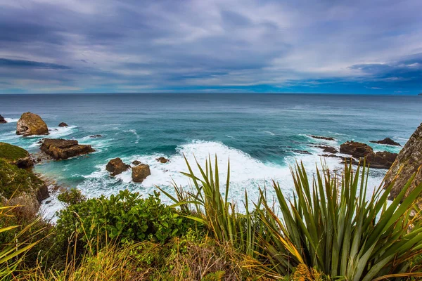 Surfer Sur Océan Mousseux Avant Tempête Île Sud Nouvelle Zélande — Photo
