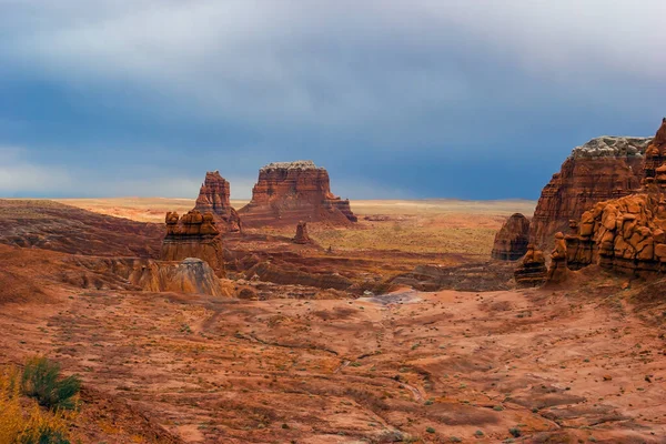 Los Hoodoos Pintorescos Los Restos Enormes Arenisca Rojo Castaña Estados —  Fotos de Stock