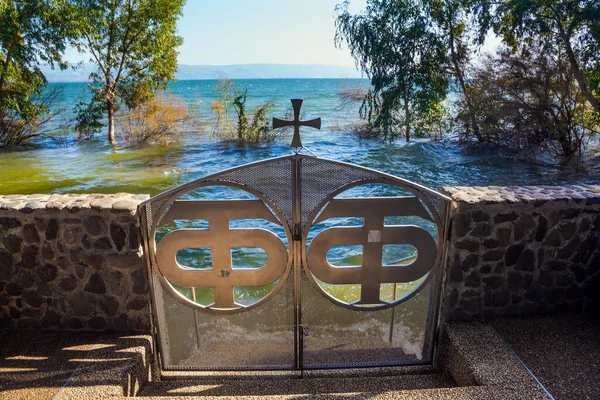 Small Beautiful Gate Closes Descent Water Sea Galilee Monastery Holy — Stock Photo, Image