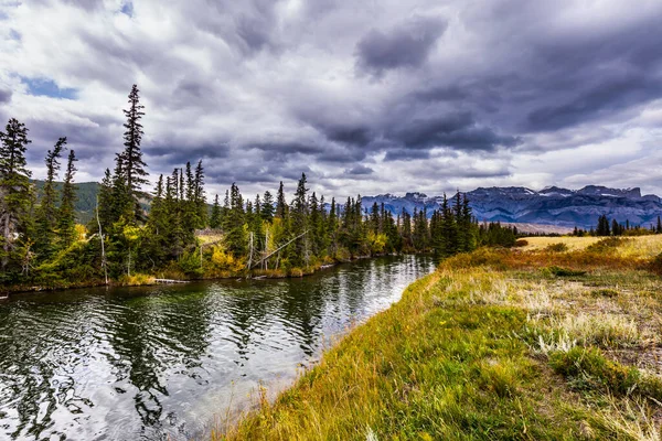 Valley Pocahontas Road Beautiful Cloudy Day Rockies Canada Slender Spruces — Stock Photo, Image