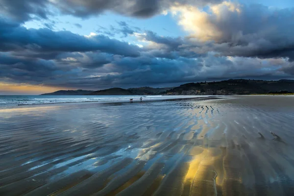 Sunrise Ocean Low Tide Strips Sand Water Left Ocean Tide — Stock Photo, Image