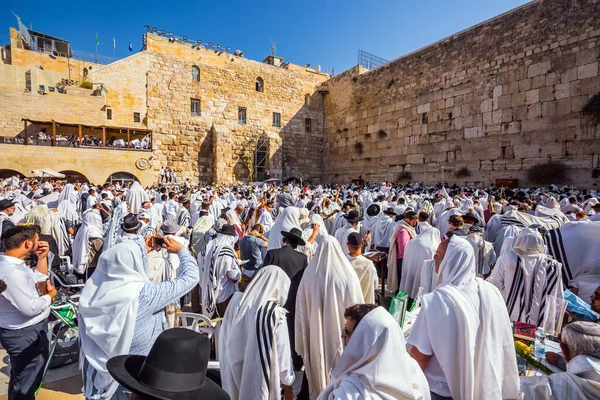 Ceremonie Westelijke Helling Van Tempelberg Jeruzalem Joden Bidden Feestelijk Wit — Stockfoto