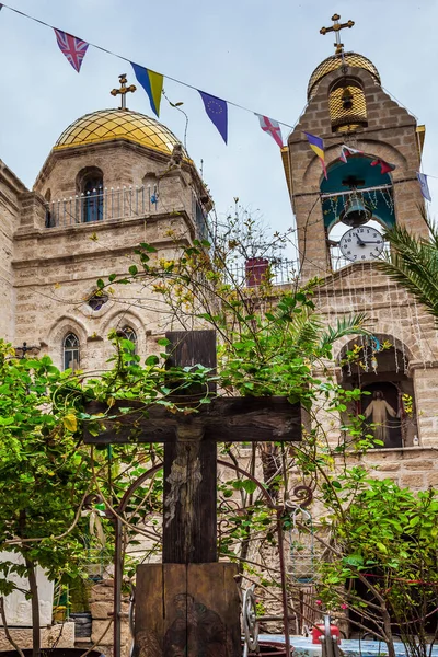 约旦Gerasim修道院 用木头做的大十字架 里面的修道院庭院 以色列 宗教和摄影旅游的概念 — 图库照片