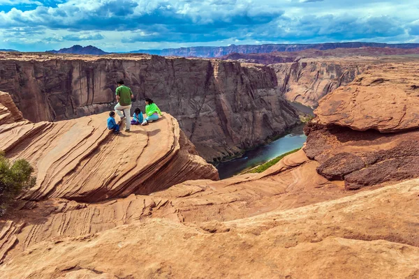 Arizona Usa Ottobre 2005 Turisti Guardano Bellissimo Scenario Curva Panoramica — Foto Stock