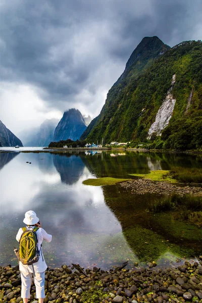 Woman Backpack White Hat Photographs Picturesque Landscape New Zealand Mirror — Stock Photo, Image