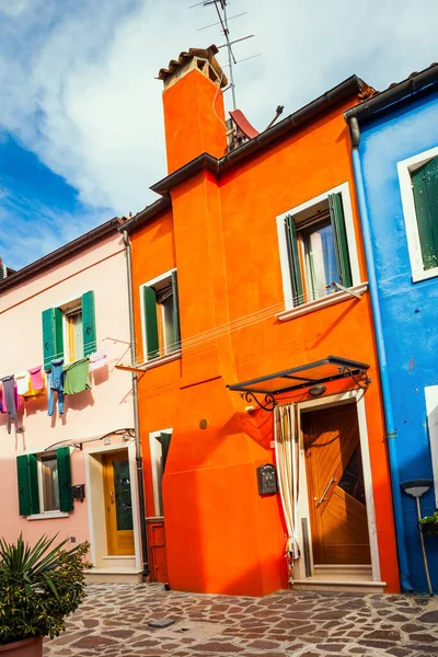 Burano Färgglada Ljusa Hus Nära Venedig Fasad Ett Vackert Rött — Stockfoto